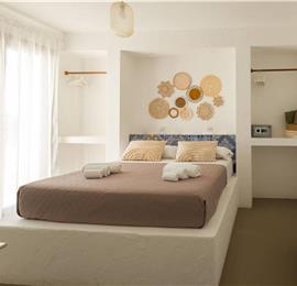 4 bedroom villa with infinity pool, Alcamo, sleeps 6-8